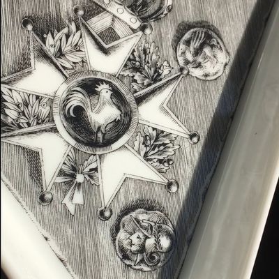 Un losange au soleil. Un vide-poche Mon Trésor, dessiné et édité par @catherine.gran

🇬🇧 A pocket tray

Musique Red Mitchell

#catherinegran
#wallpaper #design #designer #interiordesign
#interiordecoration #interiorinspiration #inspiration
#tendance #homedecoration #interiorarchitecture
#architecture #indianink #drawing #indianinkdrawing
#luxurylifestyle #luxurydesign #luxurydesigner
#parisianstyle #julesverne #caviar