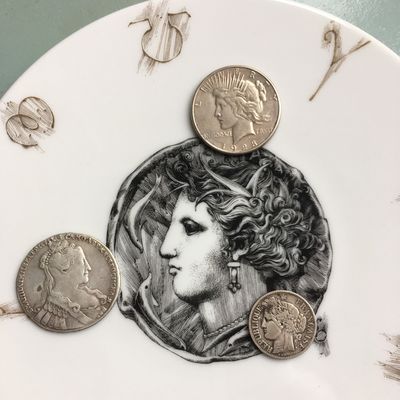 Face à face. Assiette Odyssée Or. Objets d'art et porcelaines @catherine.gran

🇬🇧 Queens, coins and goddesses

#catherinegran #wallpaper #design #designer #interiordesign #interiordecoration #interiorinspiration #inspiration #homedecoration #interiorarchitecture #architecture #indianink #drawing #luxurylifestyle #luxurydesign #luxurydesigner #diamond #pockettray #greece #coins #athena
